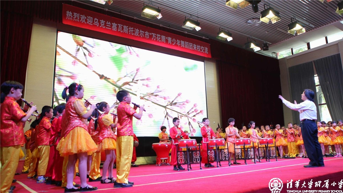 乌克兰塞瓦斯托波尔市“万花筒”舞蹈团与我校艺术团交流演出