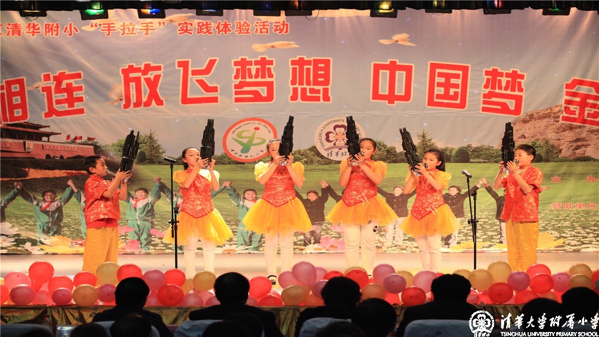 我校金帆民乐团赴陕北靖边县与靖边九小进行手拉手、心连心活动