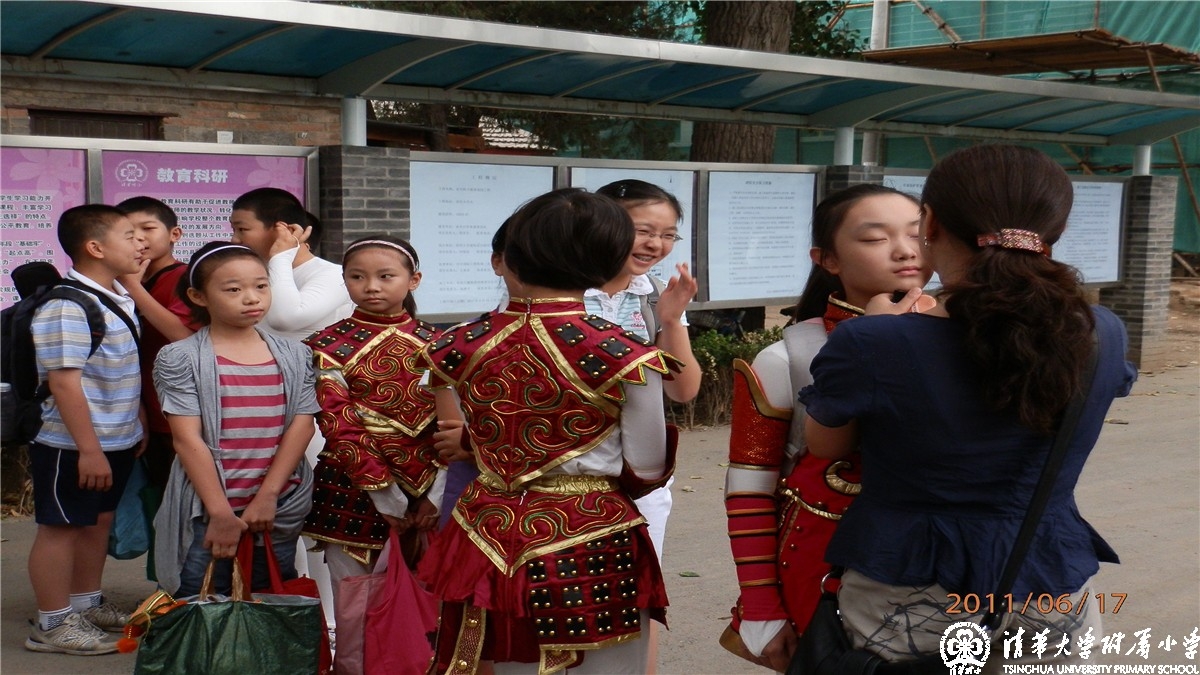 2011年校金帆民乐团代表海淀区参加北京市教委举办国际教育博览会