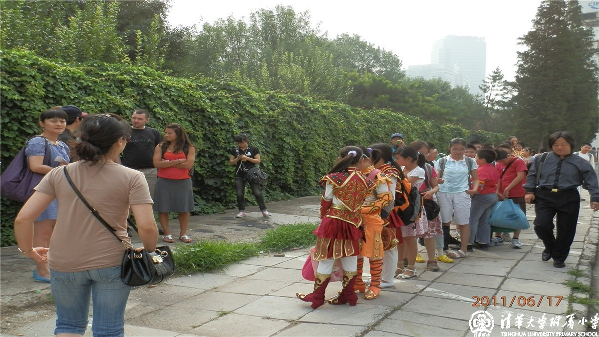 2011年校金帆民乐团代表海淀区参加北京市教委举办国际教育博览会