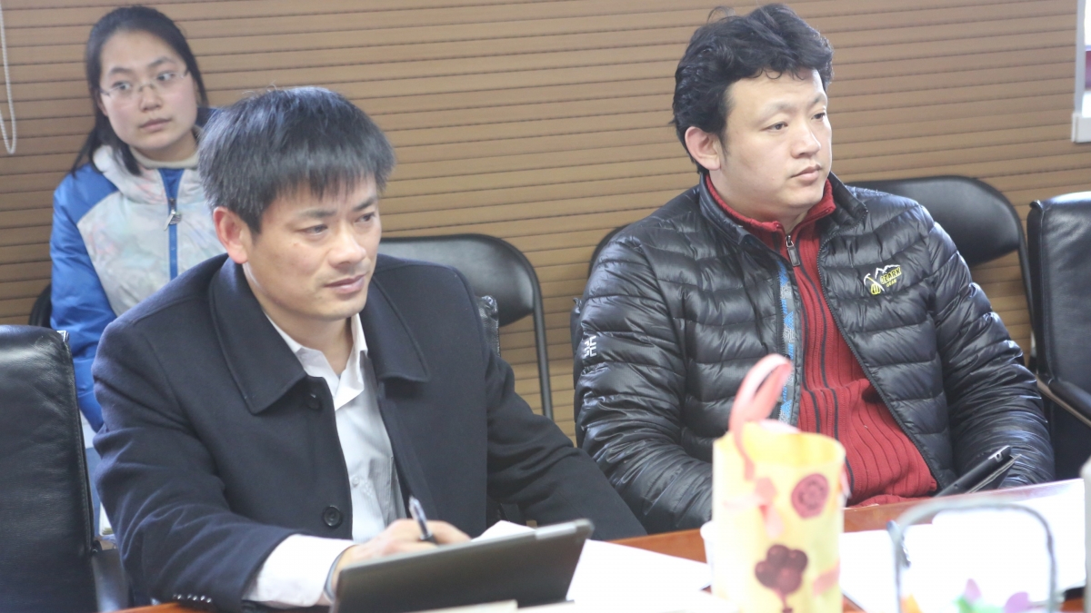我校召开数学与科技iPad课堂研究活动