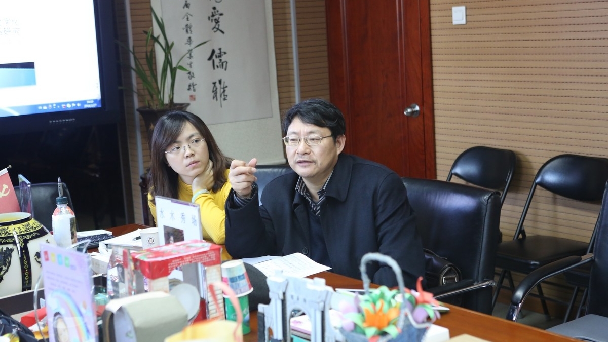 我校召开数学与科技iPad课堂研究活动