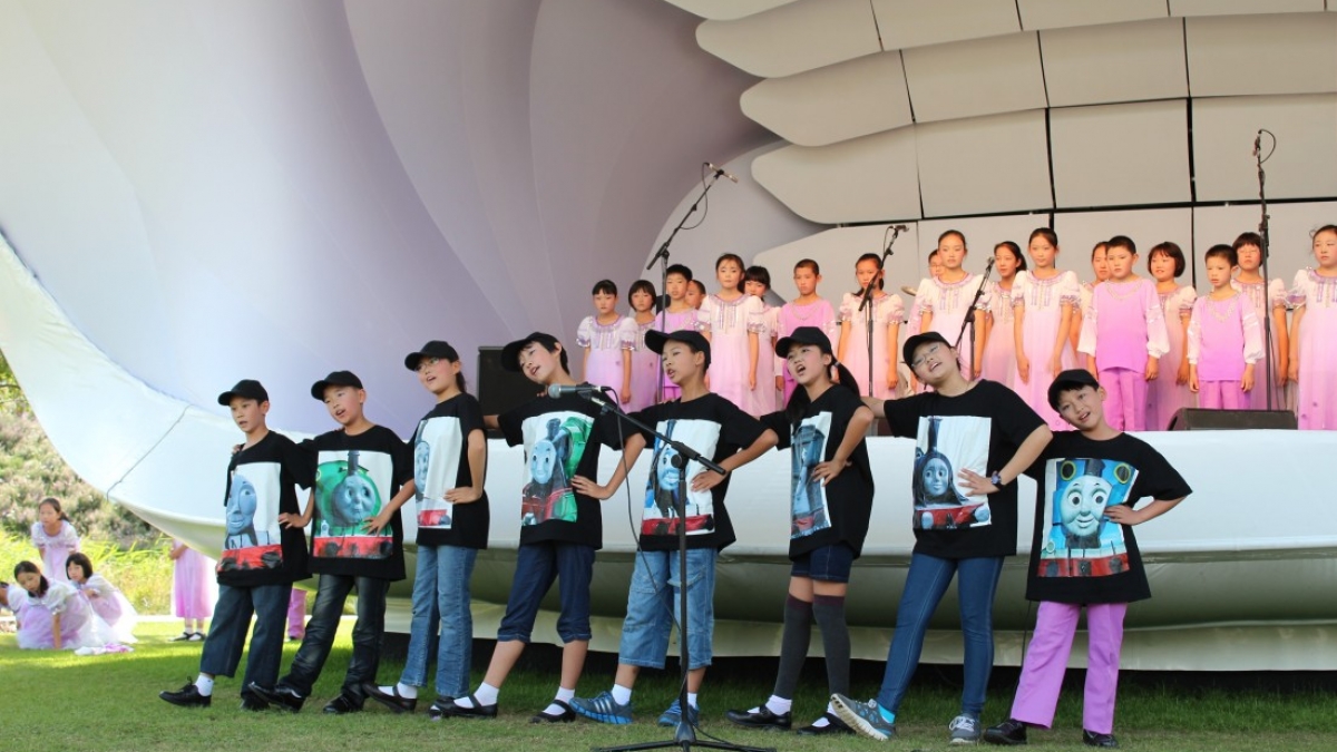 合唱团同学参加2012伦敦演出