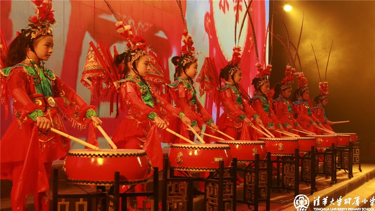 我校舞蹈团精彩的演出剧照
