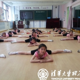 我校舞蹈团同学日常训练