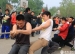 附小教师积极参与大学拔河比赛