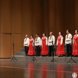 清华附小老校友合唱演出