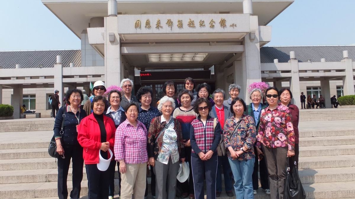   离退休支部天津红色之旅