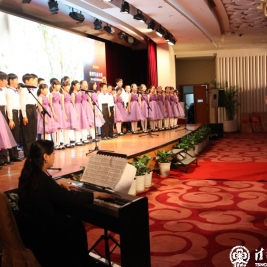 合唱团参加2014年京华教育论坛演出
