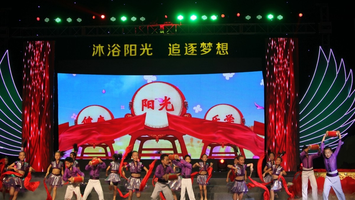 清华附小舞蹈团参加“沐浴阳光，追逐梦想”2014年海淀区学生校外艺术展演