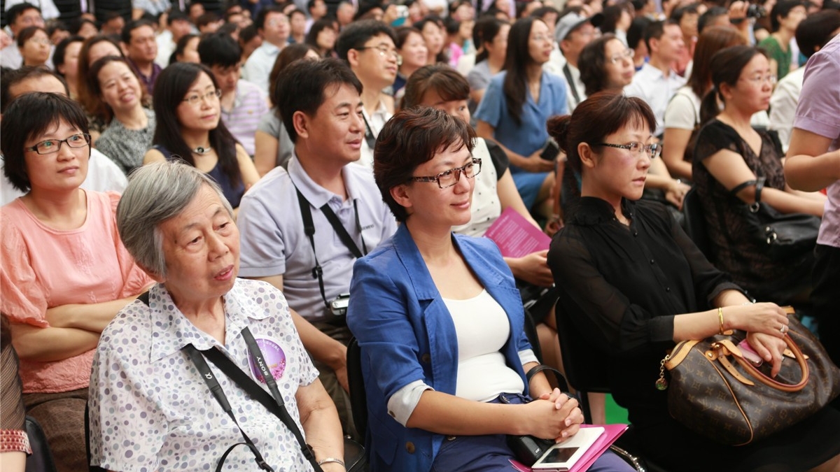 “阅读童年，感恩母校”——清华附小2014届毕业典礼仪式专场报道