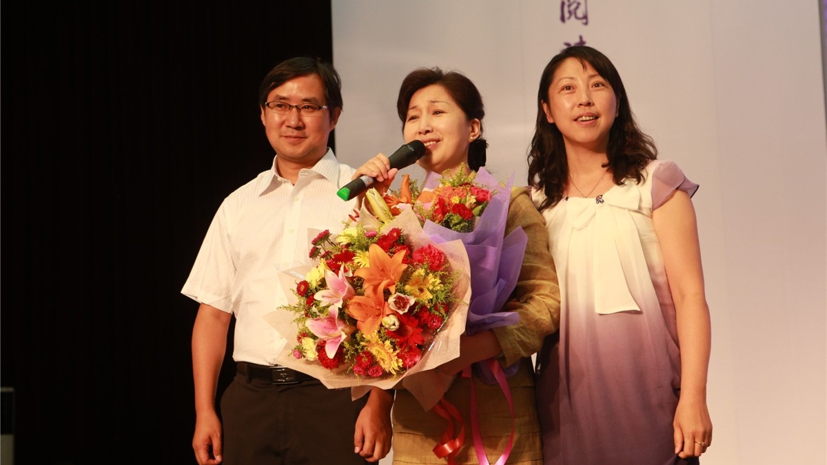 “阅读童年，感恩母校”——清华附小2014届毕业典礼仪式专场报道