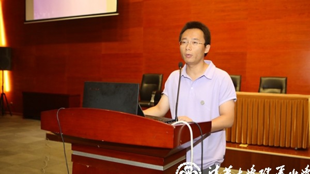 清华附小举行第一届“最具影响力教师“最具发展力教师”专业成长报告会