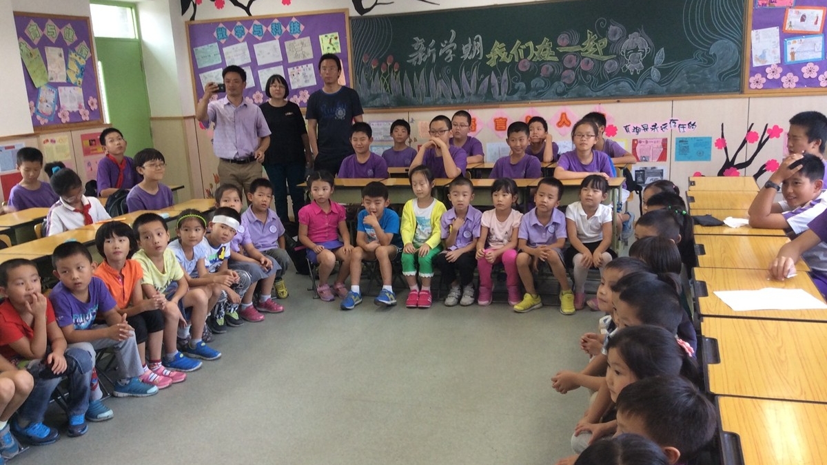  中秋我们在一起——清华附小六大主题课程之大手拉小手活动