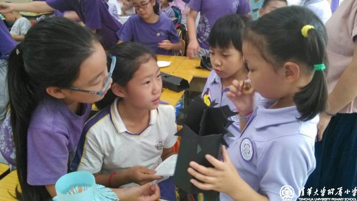  中秋我们在一起——清华附小六大主题课程之大手拉小手活动