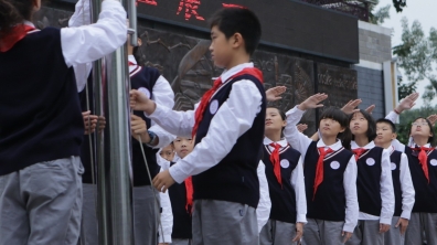 每周之星之我是升旗手——清华附小足球社团