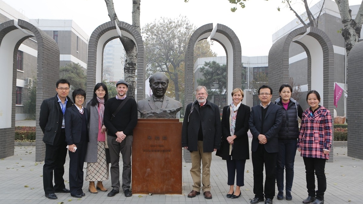 美国爱文世界学校来清华附小访问交流   