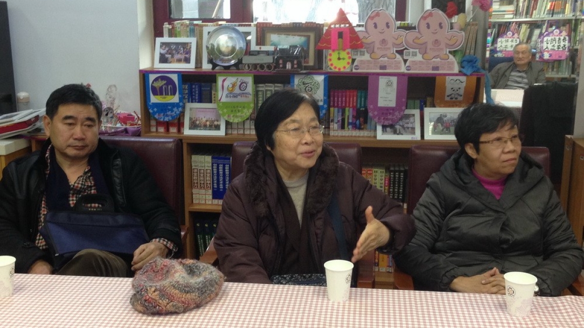 清华附小召开《新京报》与部分校友座谈会