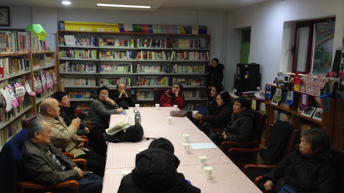 清华附小召开《新京报》与部分校友座谈会