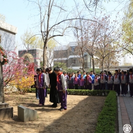 清明节里的纪念——缅怀榜样，寄托家国情怀